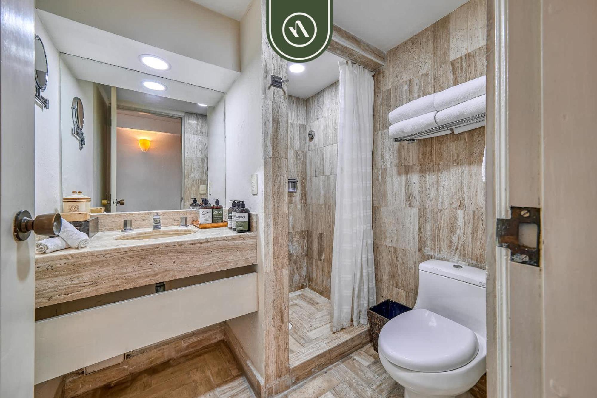 Beachfront 2 Bedroom Condo - Beach - Pools - Tennis ปูแอร์โตบาญาร์ตา ภายนอก รูปภาพ
