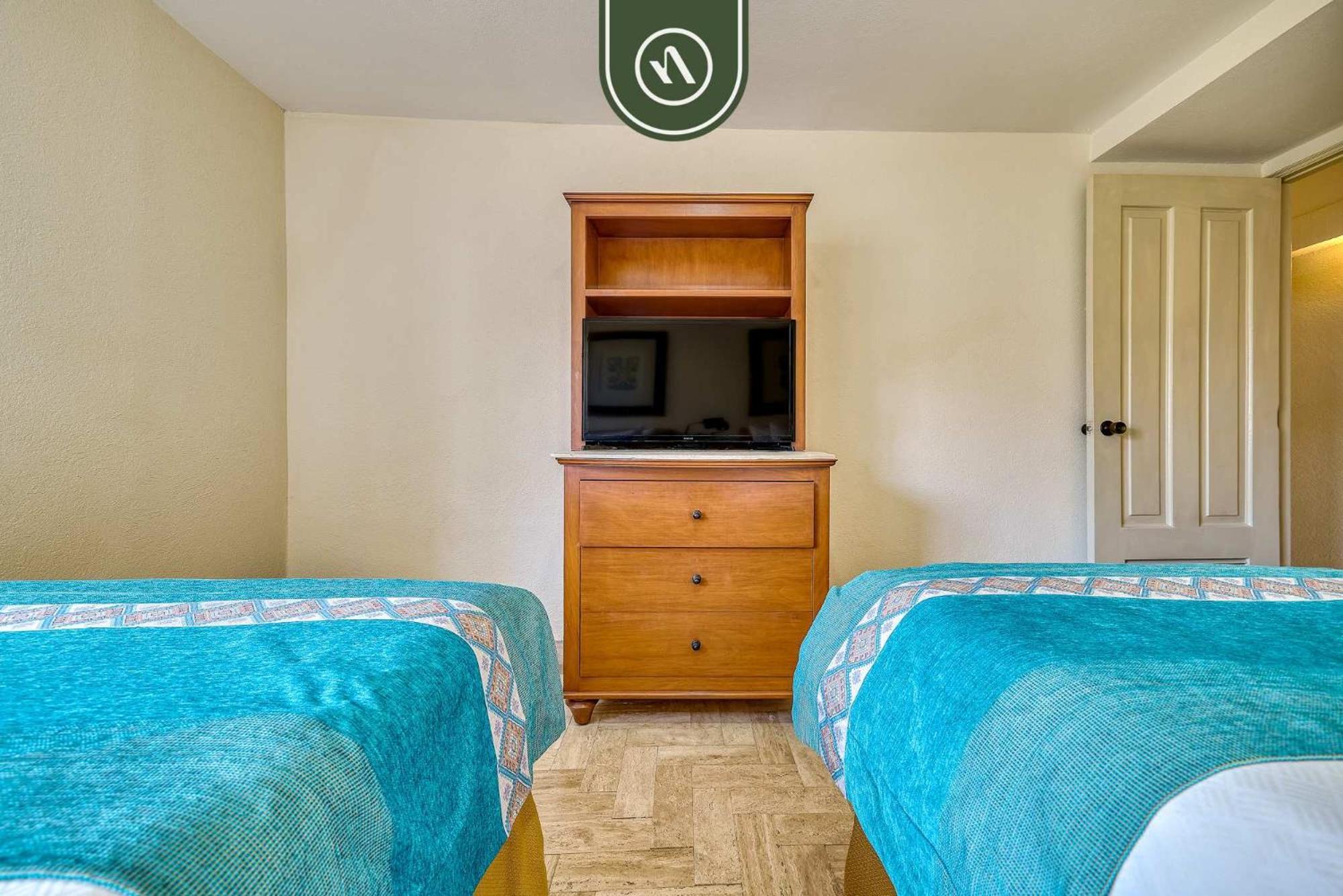 Beachfront 2 Bedroom Condo - Beach - Pools - Tennis ปูแอร์โตบาญาร์ตา ภายนอก รูปภาพ